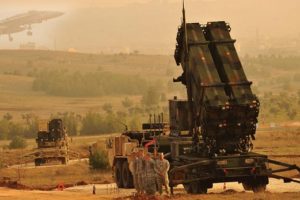 ABD'den İran'a g&ouml;zdağı! Patriot taburu ve savaş u&ccedil;ağı filosu geliyor...