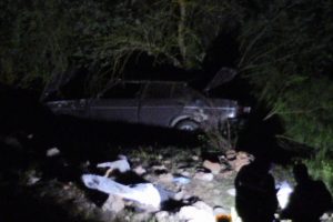 U&ccedil;uruma yuvarlanan otomobilin i&ccedil;inde can verdi