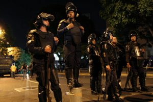 Venezuela'da mahkumlar ve polis &ccedil;atıştı! &Ouml;l&uuml; ve yaralılar var