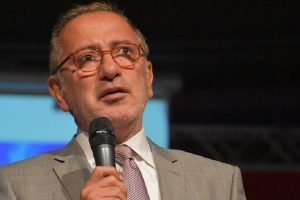 "'&Ccedil;akarlı lambaları s&ouml;k&uuml;n' talimatına uymamakta direniyorlar, &ccedil;&uuml;nk&uuml; ezikler"
