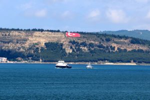 Rus askeri botu, &ccedil;ekilerek &Ccedil;anakkale Boğazı'ndan ge&ccedil;ti