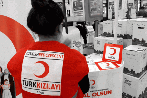 Bursa Kızılay'ın bağış stantları b&uuml;y&uuml;k ilgi g&ouml;r&uuml;yor