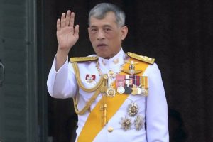 Tayland Kralı darbeden 5 yıl sonra parlamentoyu a&ccedil;tı!