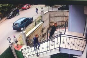 Hırsızlık yapan abla kardeş yakalandı