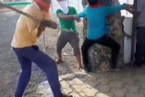 'Sığır eti' taşıyan M&uuml;sl&uuml;manları &ouml;l&uuml;m&uuml;ne d&ouml;vd&uuml;ler