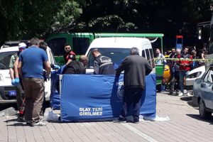 Kalacak yeri olmadığı i&ccedil;in otomobilinde uyuyordu... Cansız bedeni bulundu