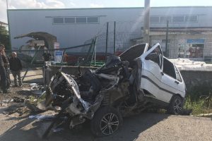 Hurdaya d&ouml;nen ara&ccedil;taki 6 kişi yaralandı