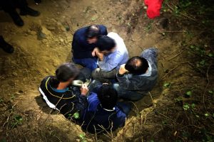 Bursa'da polise yakalanan define avcısı ölü taklidi yaparak kurtulmaya çalıştı