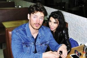 Hande Yener ile Cem Şenol ayrıldı!