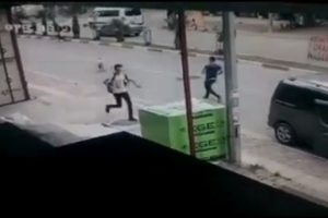 Okula giden iki &ouml;ğrenciye sokak k&ouml;pekleri saldırdı