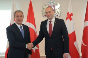 Bakan Akar, G&uuml;rcistan Başbakanı Bakhtadze ile bir araya geldi