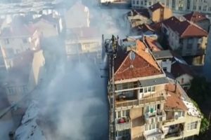 İstanbul'da yangın! &Ouml;l&uuml; ve yaralılar var