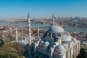 S&uuml;leymaniye'nin duvarına delik a&ccedil;ıldı!