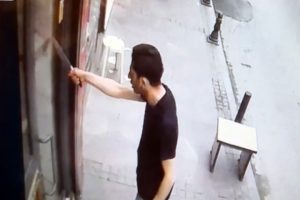 Eşiyle kavga eden adam ter&ouml;r estirdi