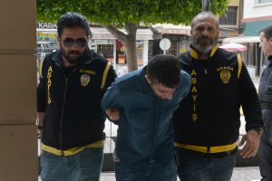 Resmi nikah istediği i&ccedil;in d&ouml;v&uuml;p, bebeğini d&uuml;ş&uuml;ren eşinden şikayet&ccedil;i oldu