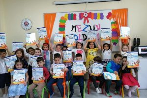 600 minik karne heyecanı yaşadı