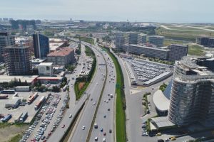 Atat&uuml;rk Havalimanı b&ouml;lgesinde trafik azaldı
