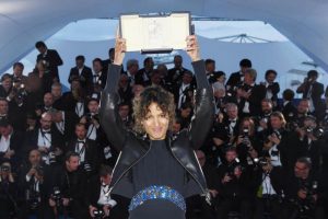 Cannes Film Festivali'nde ilk kez siyahi bir kadın y&ouml;netmen &ouml;d&uuml;l aldı