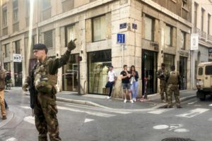 Fransa'da 13 kişinin yaralandığı patlamayla ilgili bir ş&uuml;pheli yakalandı