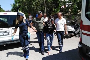 Tacizciyi mahallelinin elinden polis zor aldı!