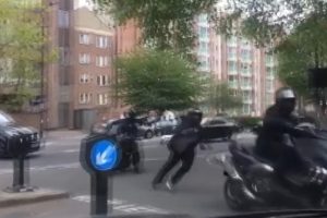 Londra'da motosikletli grup kuyumcuyu soydu