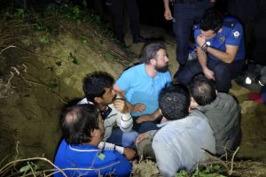 Bursa'da kaçak defineciler kazıyı kıraathanede planlamış