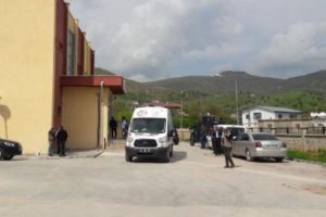 İki aile arasında kanlı kavga: İki &ouml;l&uuml;, iki yaralı