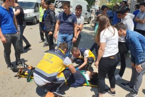 Bursa'da liseliler okul çıkışında kaza yaptı: 2 yaralı