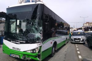 Bursa Gökdere'de özel halk otobüsü çok sayıda araca çarptı!