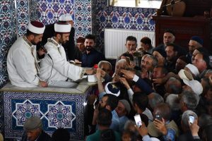 Peygamber sevgisi camilere sığmadı