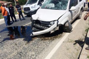Kamyonetin altında kalan s&uuml;r&uuml;c&uuml; can verdi