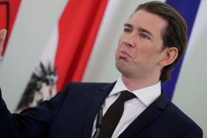 Avusturya'da Kurz g&uuml;venoyu alamadı