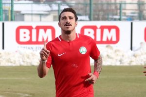 Sivas Belediyespor'da gol y&uuml;k&uuml;n&uuml; Emrah sırtladı