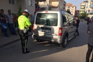 Aracın &ccedil;arptığı bisikletli &ccedil;ocuk yaralandı
