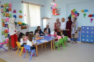 Milli Eğitim M&uuml;d&uuml;r&uuml; Yiğit &ouml;ğrencilerle bir araya geldi