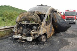 Yanan ambulanstaki 3 aylık bebek &ouml;ld&uuml;