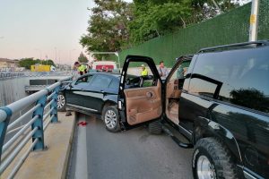 Cip ile otomobil &ccedil;arpıştı, s&uuml;r&uuml;c&uuml;ler kavga etti