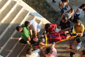 Kendini falezlerden bırakan gen&ccedil; kız i&ccedil;in seferber oldular