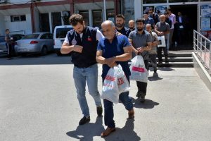 Tutuklanan do&ccedil;ent, ka&ccedil;ak akaryakıt i&ccedil;in sahte rapor hazırlamış
