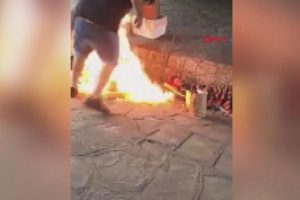 Arjantin'de evsizlerin &uuml;zerine alkol d&ouml;k&uuml;p yaktılar