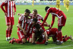 Sivasspor'un y&uuml;z&uuml; evinde g&uuml;ld&uuml;