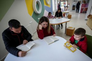 &Ccedil;ocuk k&uuml;t&uuml;phanesi velileri de 'kitap kurdu' yaptı