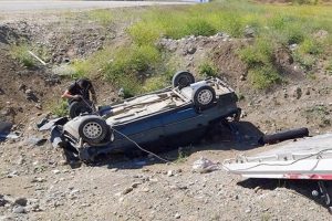 Takla atan otomobildeki baba &ouml;ld&uuml;, oğlu yaralı