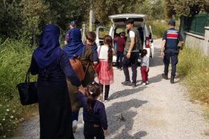 &Ccedil;anakkale'de 13 ka&ccedil;ak g&ouml;&ccedil;men yakalandı