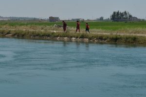 Serinlemek i&ccedil;in sulama kanalına giren &ccedil;ocuk kayboldu