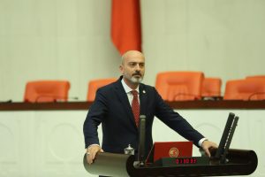 Bursa Gemlik'te pankart polemiği s&uuml;r&uuml;yor