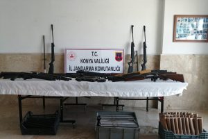 Silah deposuna d&ouml;n&uuml;şt&uuml;r&uuml;len eve baskın