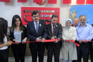 Bursa'da şehit babası i&ccedil;in okula k&uuml;t&uuml;phane a&ccedil;tı