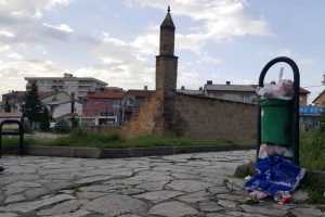 Kosova'da 564 yıllık camiye &ccedil;irkin saldırı