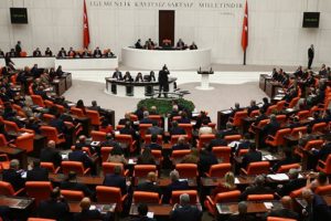 Meclis'te gerginlik; AK Parti'li vekile uyarı cezası verildi